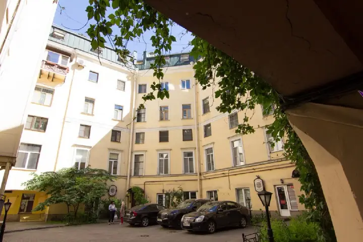 Санкт-Петербург: Мебелированные комнаты Невский 3