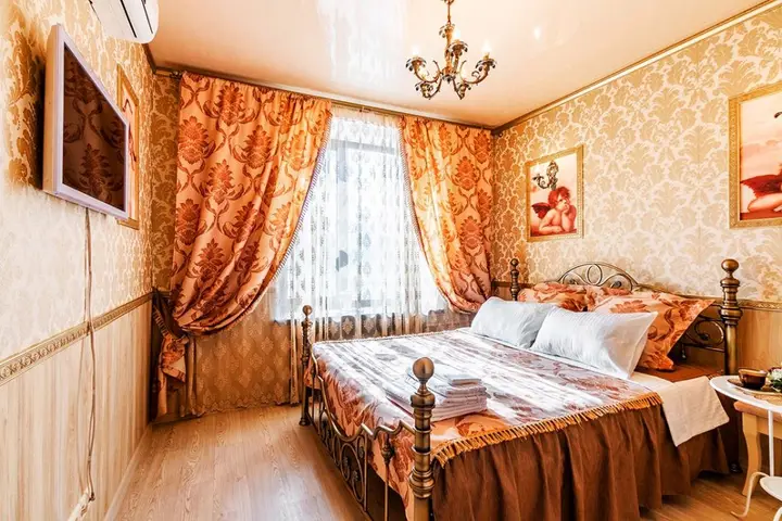 Екатеринбург: Gostiny Dvor & Co on Lenina 5