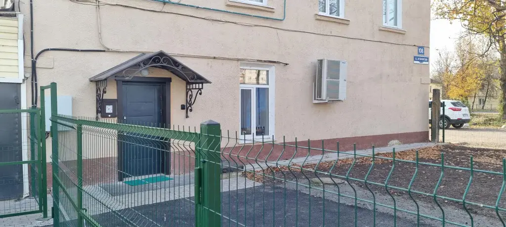 Великий Новгород: Большая Санкт-Петербургская 108