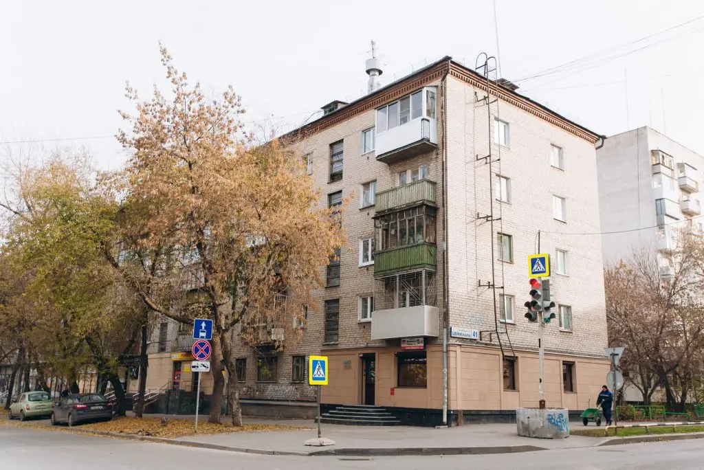 Екатеринбург: Двухкомнатная квартира на Попова 15