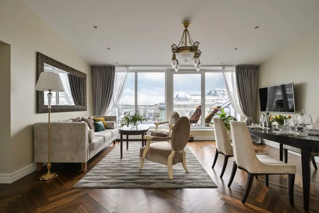 Санкт-Петербург: Minin Apartments Мансарда с террасой и видом на Невский 170м²