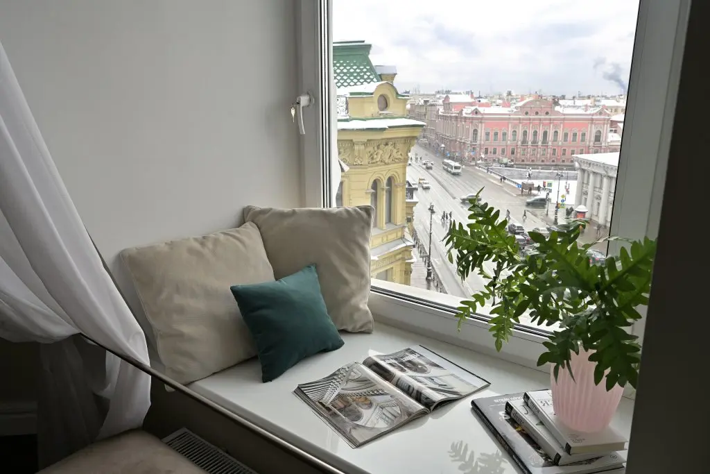 Санкт-Петербург: Minin Apartments Мансарда с террасой и видом на Невский 170м²