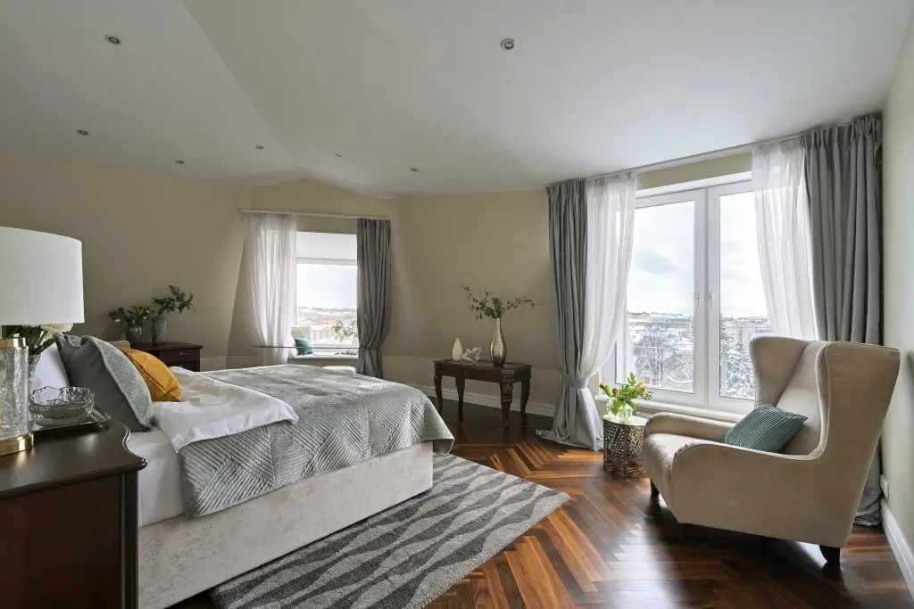 Санкт-Петербург: Minin Apartments Мансарда с террасой и видом на Невский 170м²