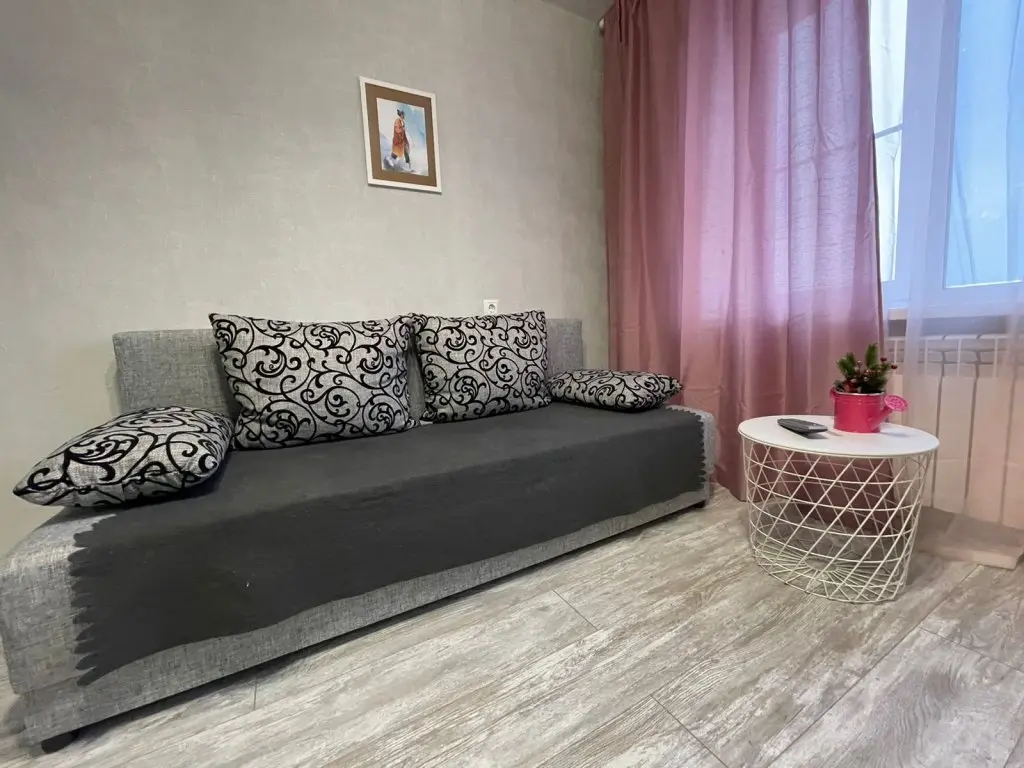 Самара: Апартаменты на Академика Кузнецова 15