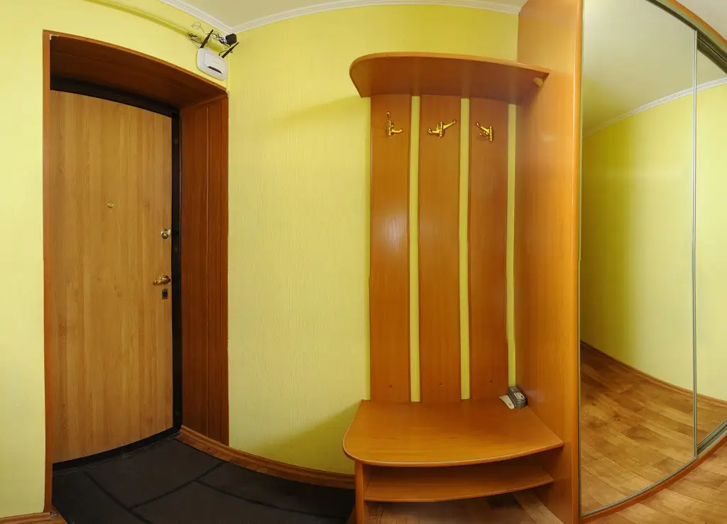 Омск: Whose Suitcase Is On Maslennikov Street 9