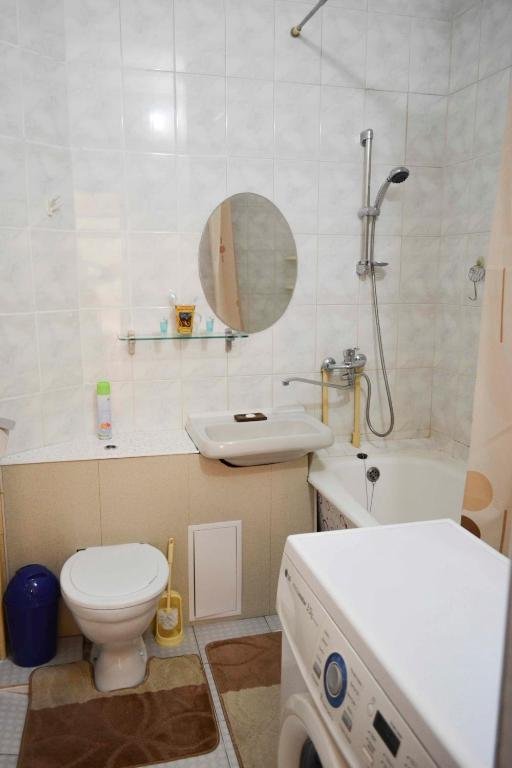 Алматы: Apartamenty na ulitse Rozybakieva, 279