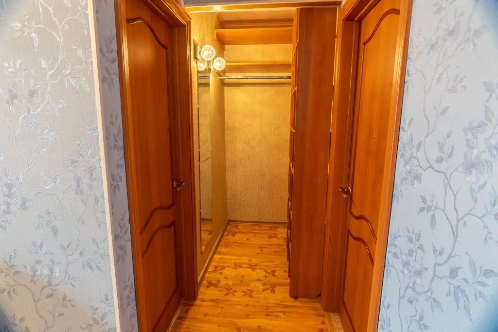 Павлодар: Tri komnaty v Tsentre.
