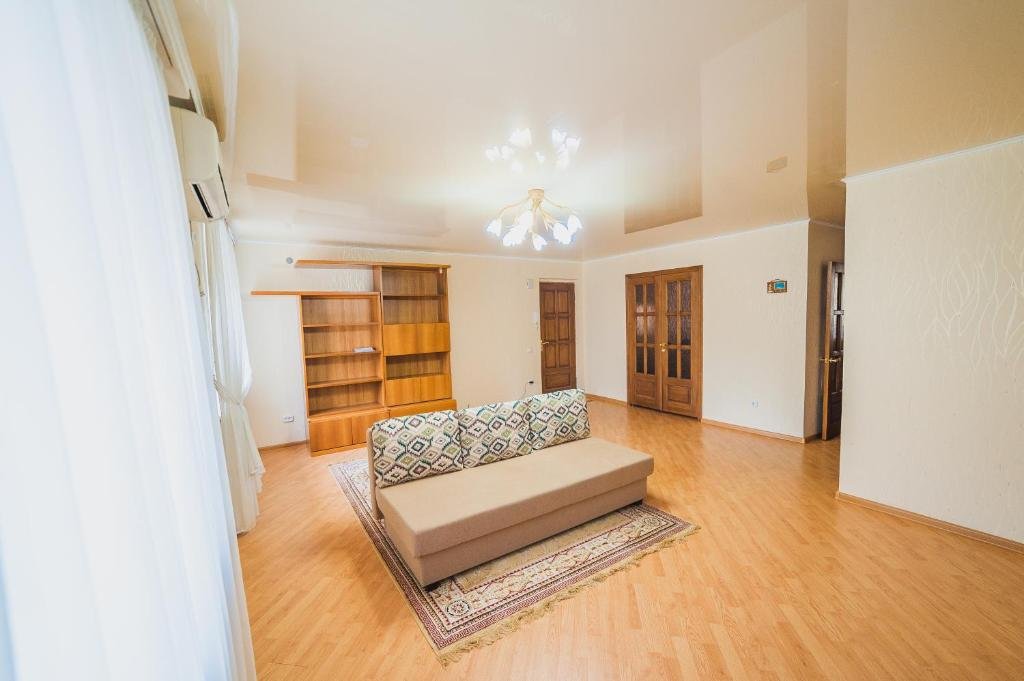Уральск: Apartments on City Center