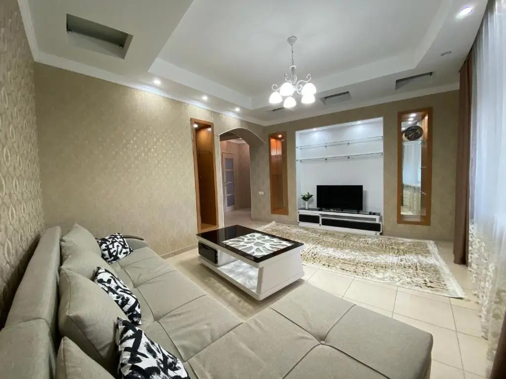 Алматы: 3-h komnatnye apartamenty v tsentre