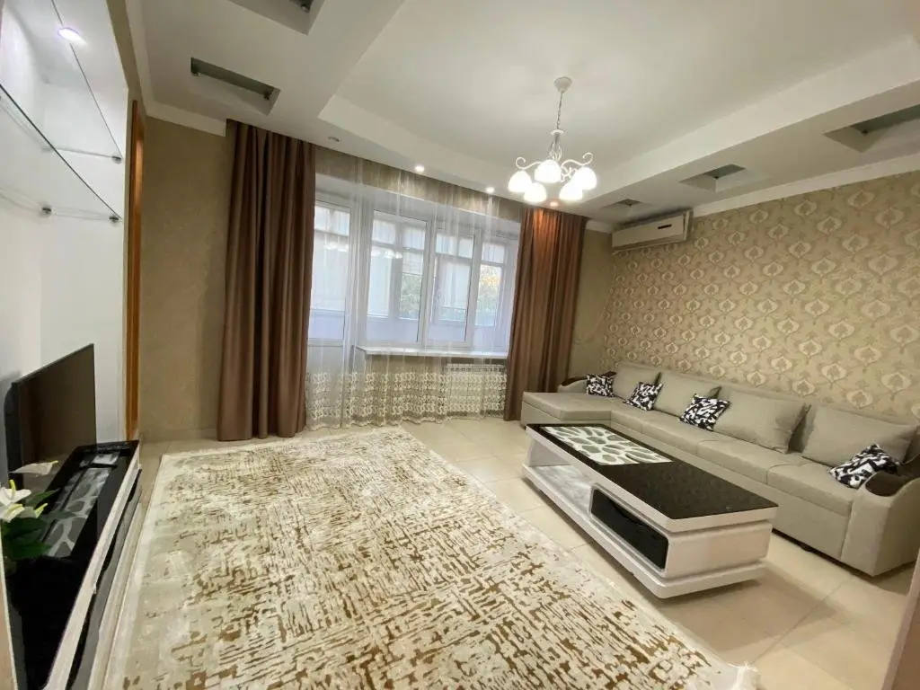 Алматы: 3-h komnatnye apartamenty v tsentre