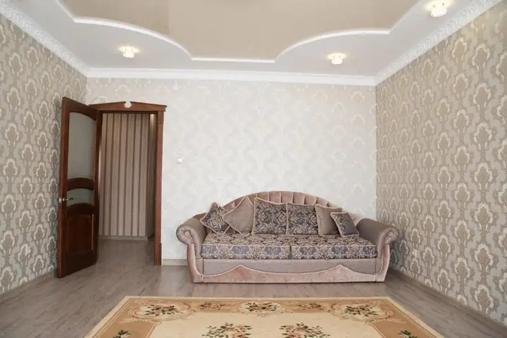 Уральск: Apartment in 5 Mikrorayon