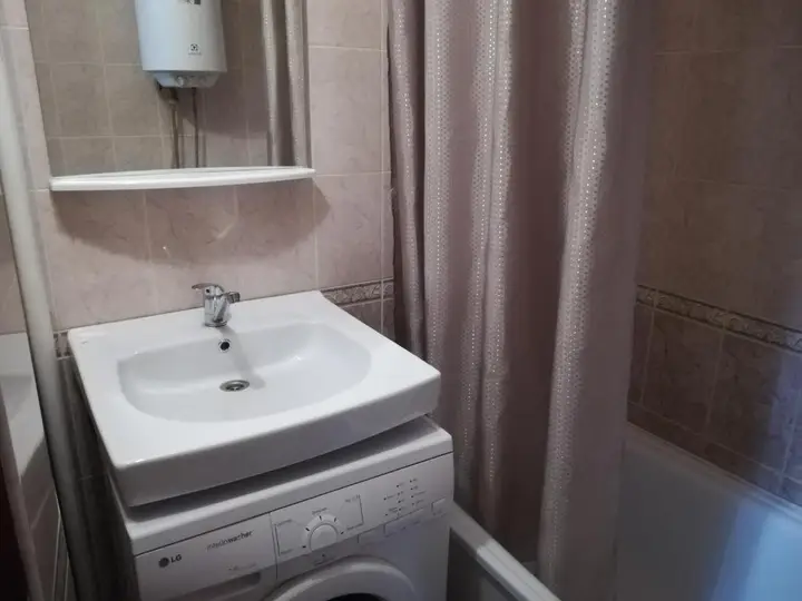 Караганда: Apartment on Bukhar Zhyrau 76 (Sulpak)