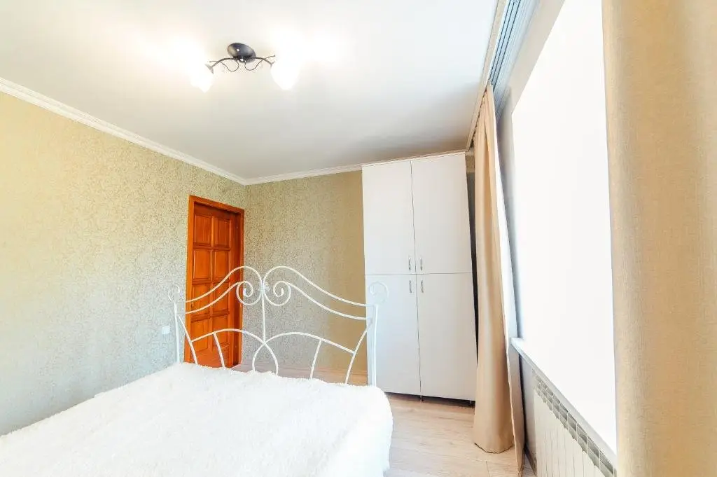 Уральск: Apartments on Revolyutsiya 3room