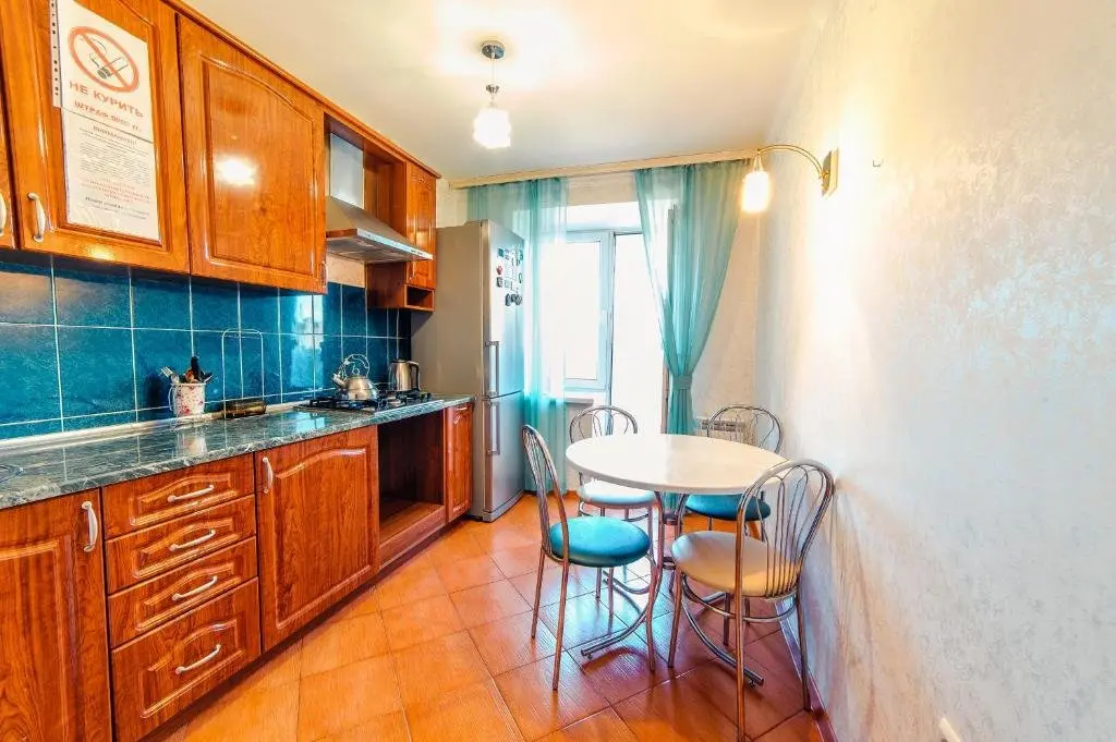 Уральск: Apartments on Revolyutsiya 3room