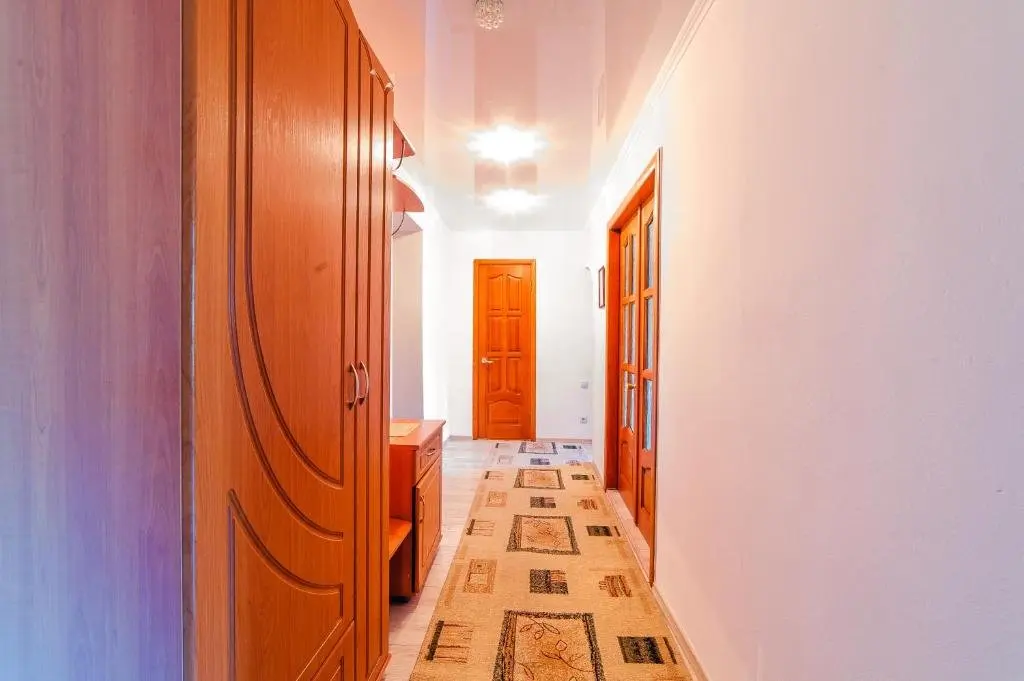 Уральск: Apartments on Revolyutsiya 3room