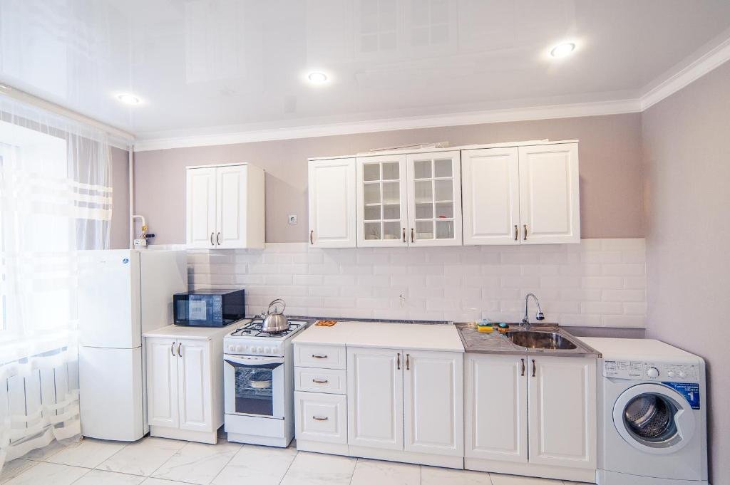 Уральск: Apartments on 5 Mikrorayon 11/1