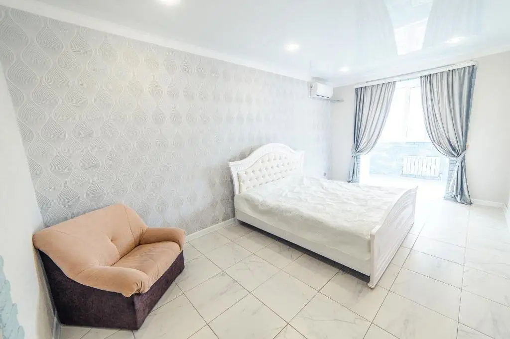 Уральск: Apartments on 5 Mikrorayon 11/1