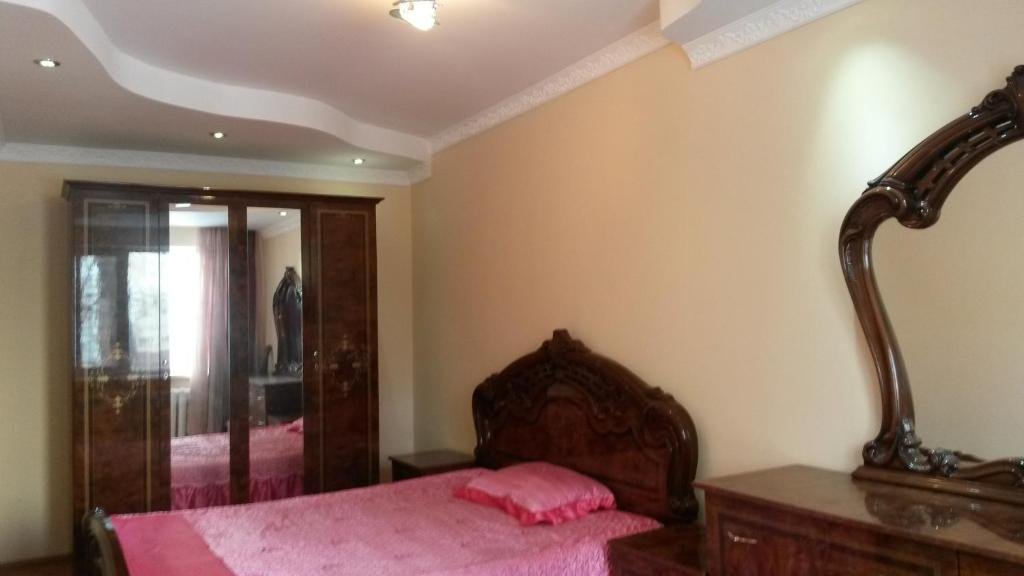 Караганда: Apartment on Abdirova 14