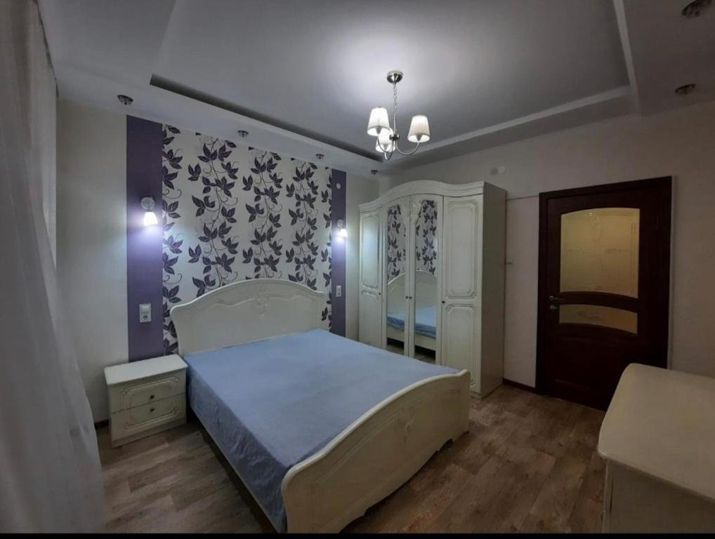 Уральск: 3 bedroom room appartment