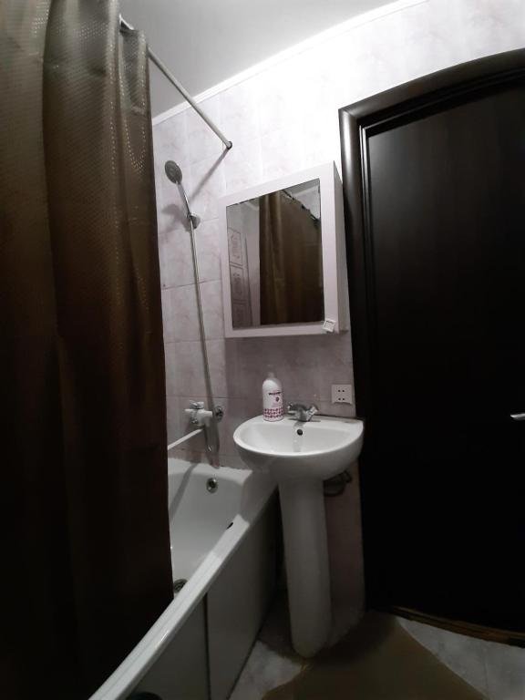 Караганда: Apartment on Nurken Abdirova, 50