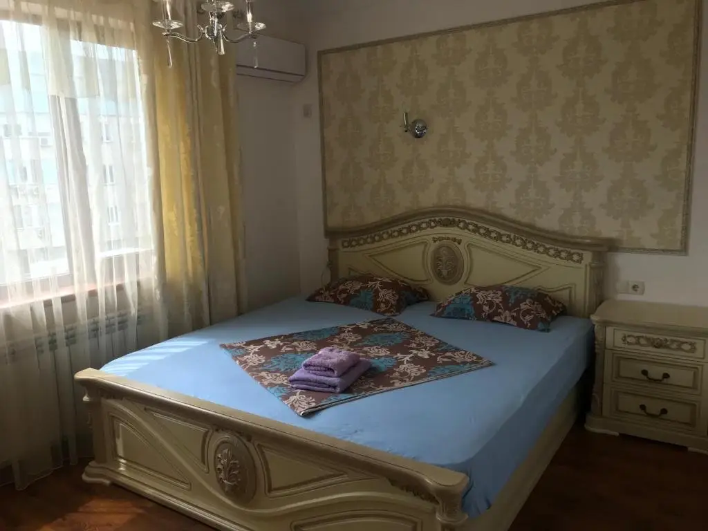 Атырау: 1 komnatnaja kvartira na Zharbosynova 71