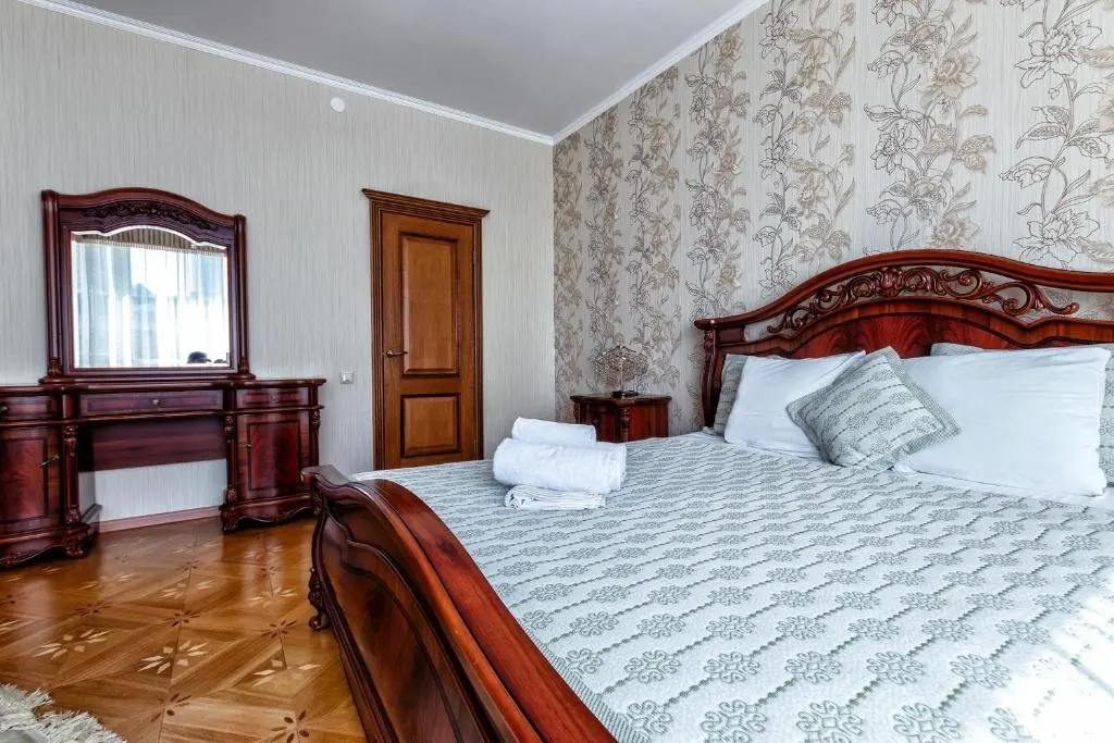Астана: Great 1br apartment near Bayterek
