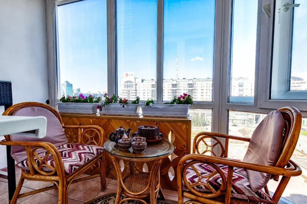 Астана: Great 1br apartment near Bayterek