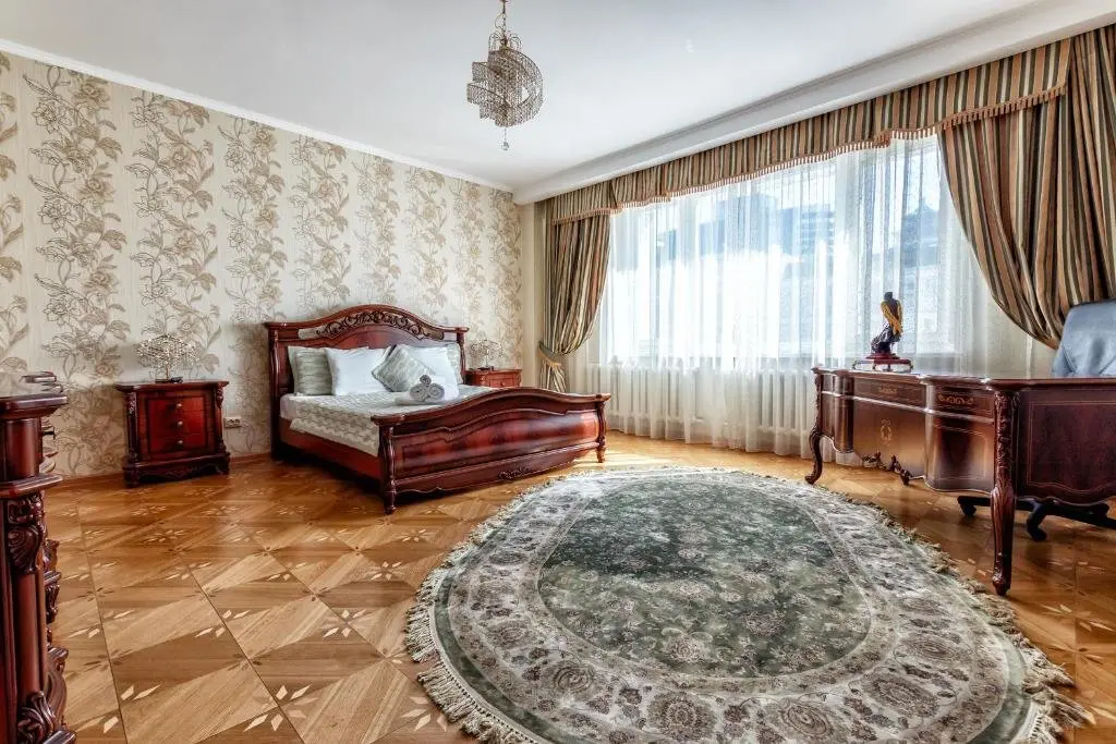 Астана: Great 1br apartment near Bayterek