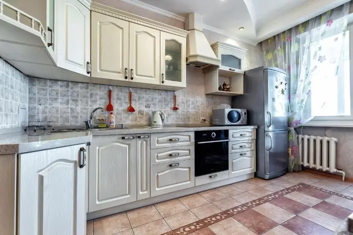 Астана: Great 1br apartment near Bayterek