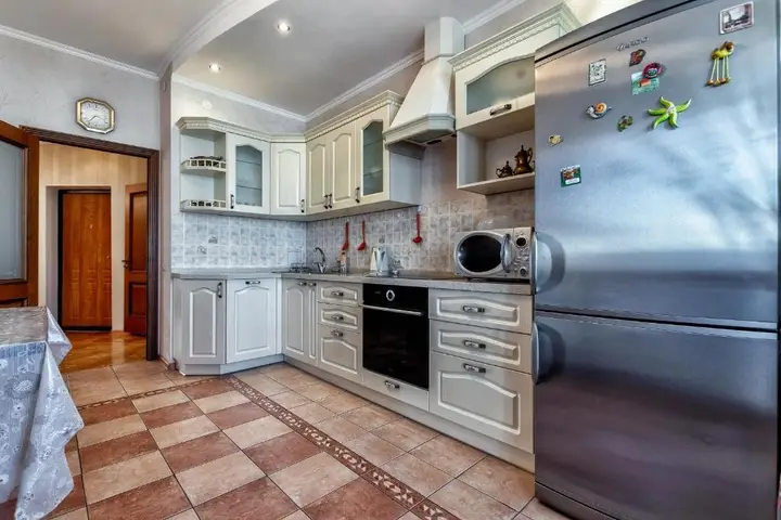 Астана: Great 1br apartment near Bayterek