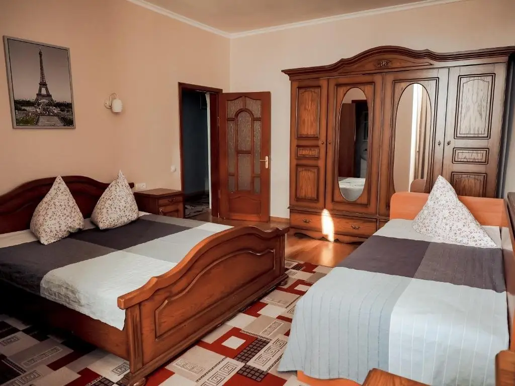 Уральск: Guest House Shato