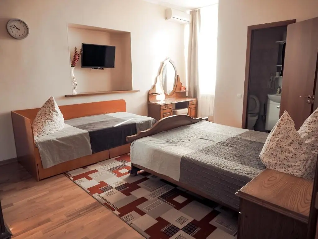 Уральск: Guest House Shato