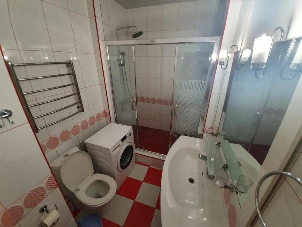 Алматы: classic 4 room apartment near Mega mall