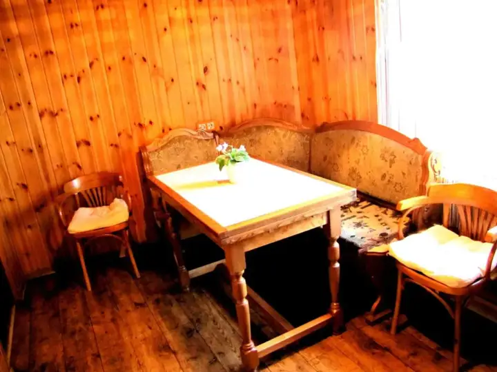 Алматы: Guest House on Kaldaiakova 38