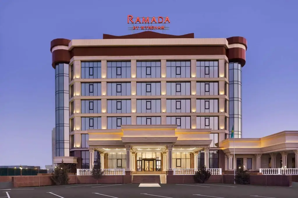 Отель Ramada by Wyndham Шымкент — фото 1