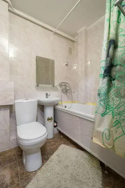 Алматы: Apartment Nadezhda at Zheltoskan 77/79