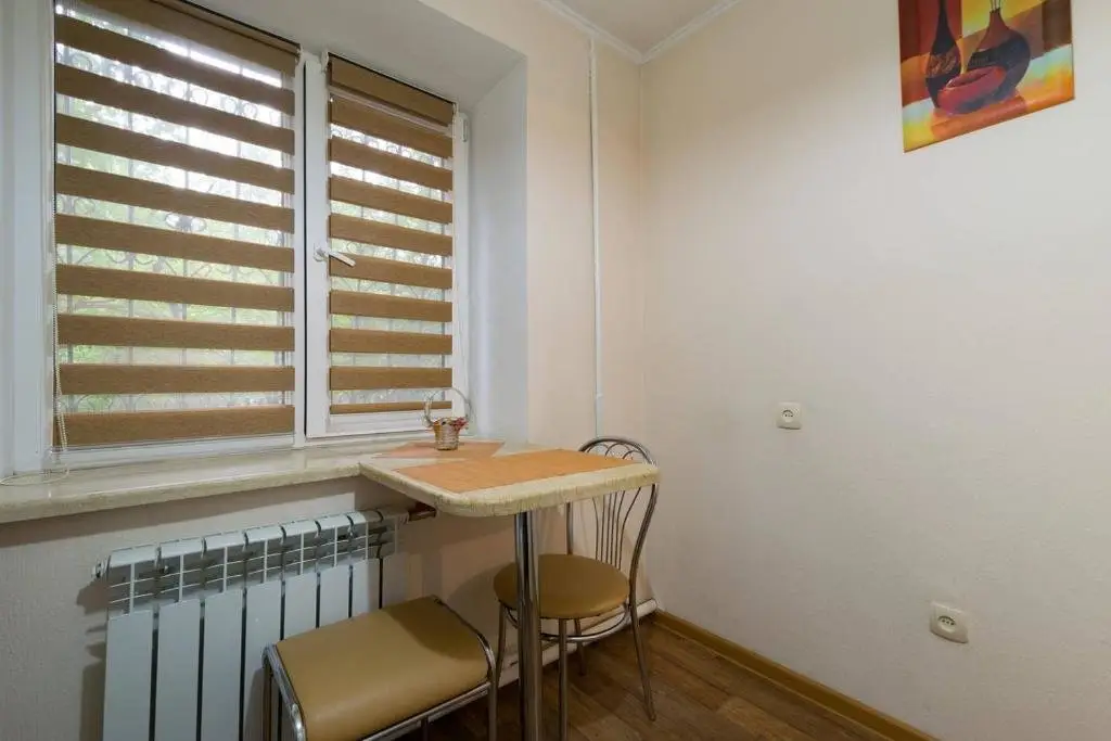 Алматы: Apartment Nadezhda at Zheltoskan 77/79