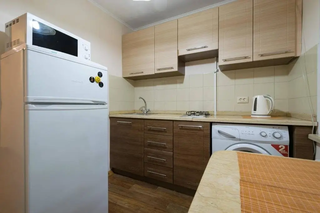 Алматы: Apartment Nadezhda at Zheltoskan 77/79