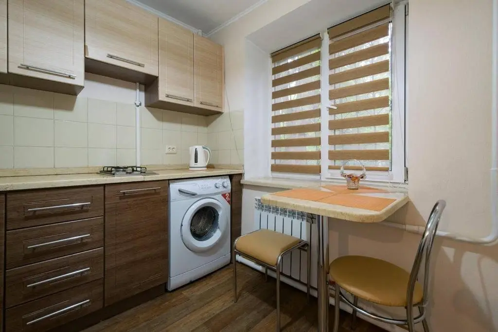 Алматы: Apartment Nadezhda at Zheltoskan 77/79