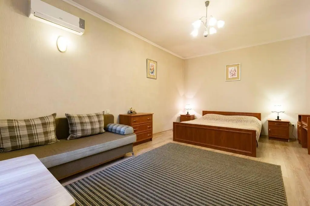Алматы: Nadezhda Apartment on Nauryzbay Batyra 37/1