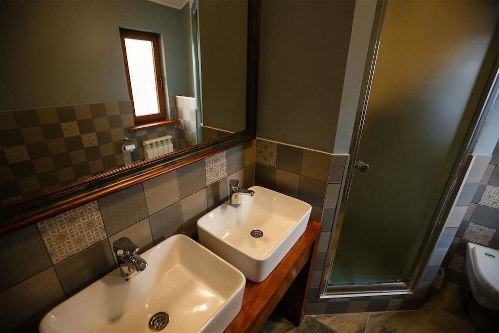 Алматы: Mountain Road Hostel