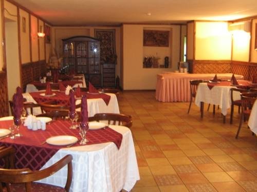 Атырау: Dana Hotel
