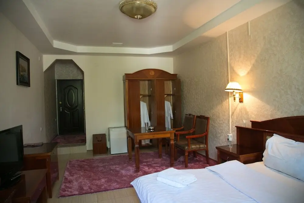 Алматы: Qazybek Hotel