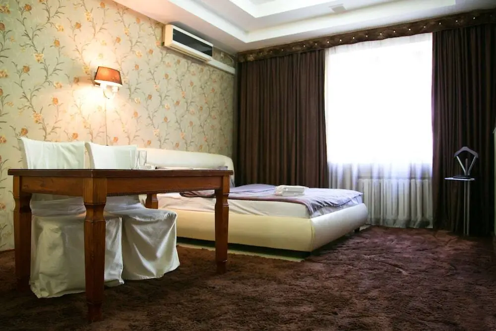 Алматы: Qazybek Hotel