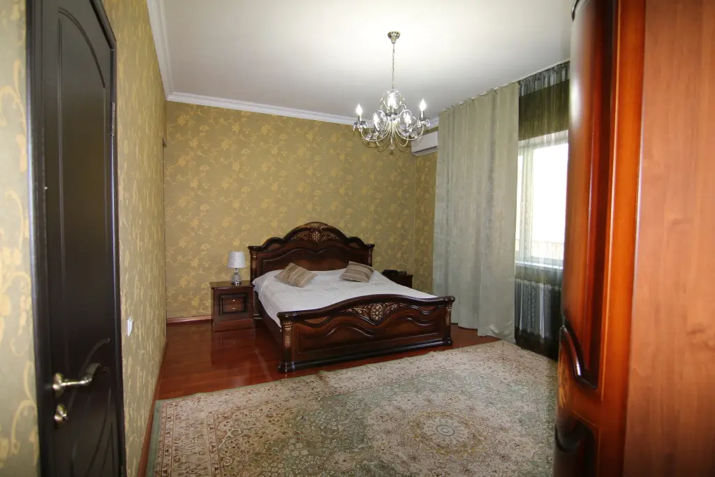Алматы: Little Castle Kalkaman Guest House