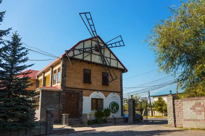 Алматы: Staryij Melnik Hotel