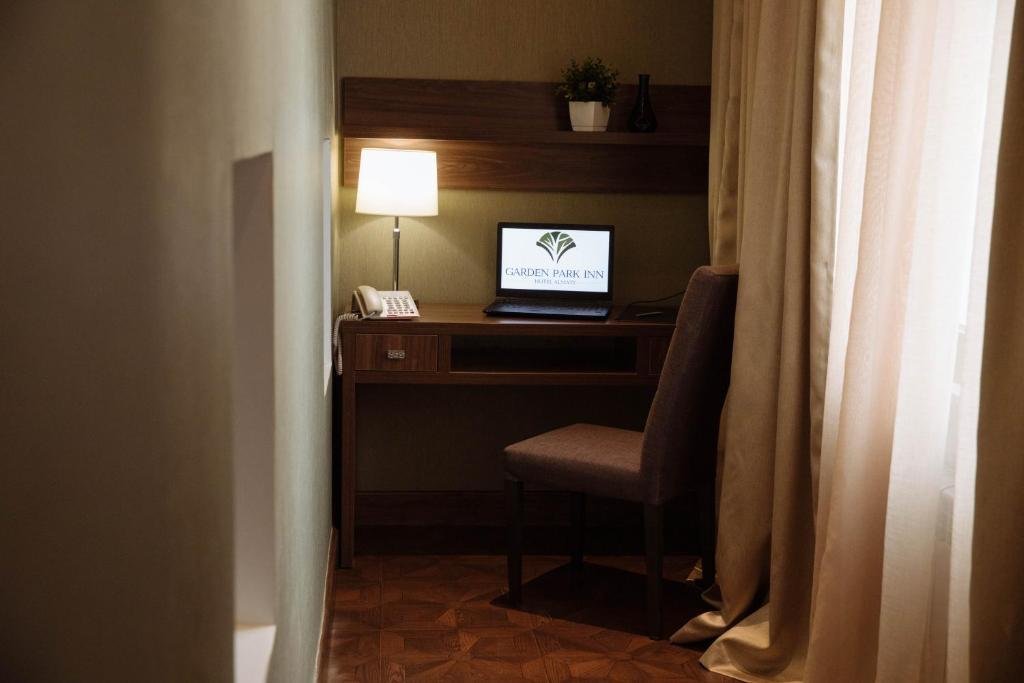 Алматы: Отель Garden Park Inn
