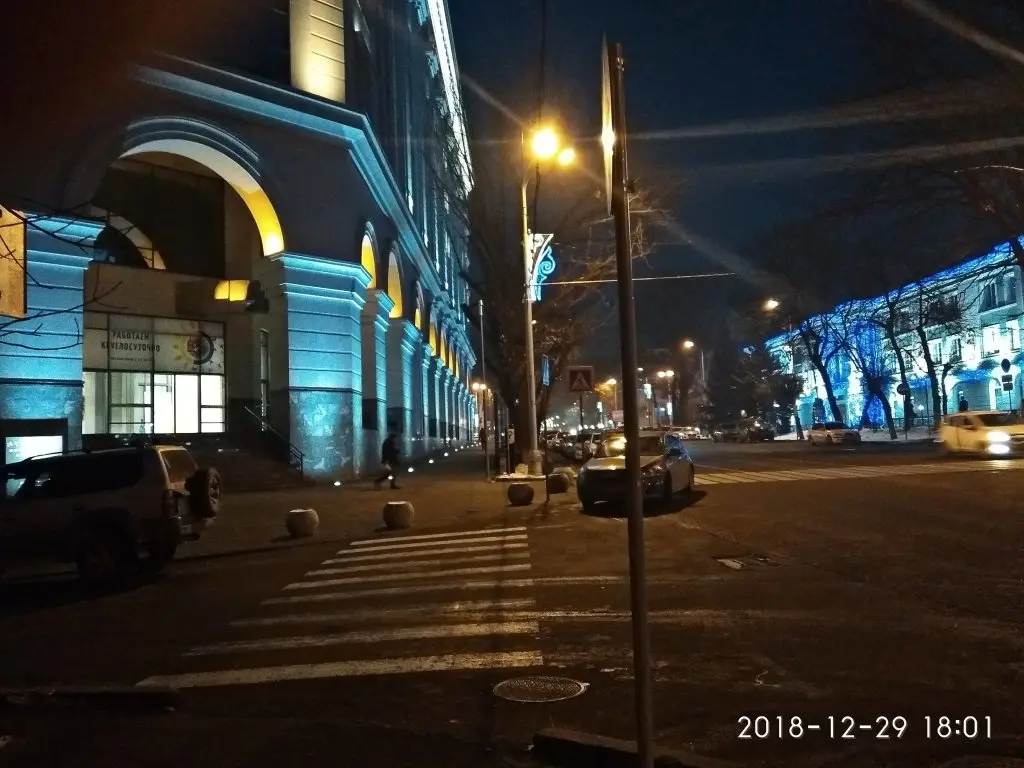 Алматы: Апартаменты Сарсена Аманжолова 3
