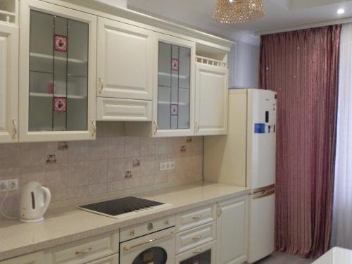 Алматы: Apartments on Furmanova 223