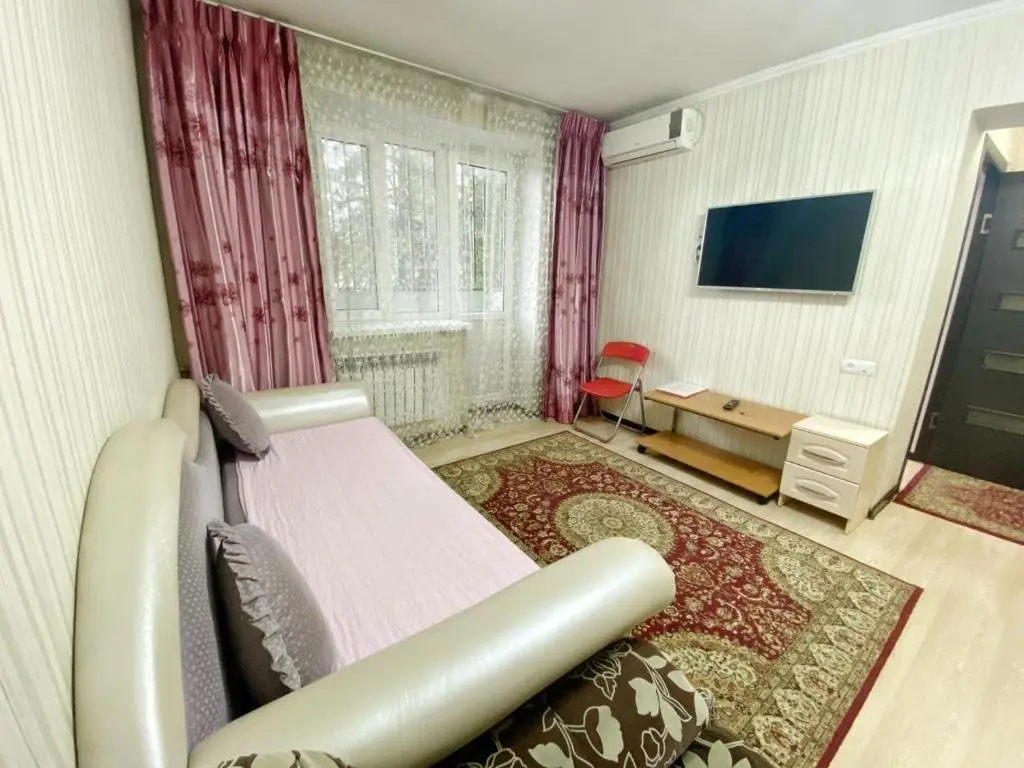 Алматы: Apartments Ahmetova 6 32